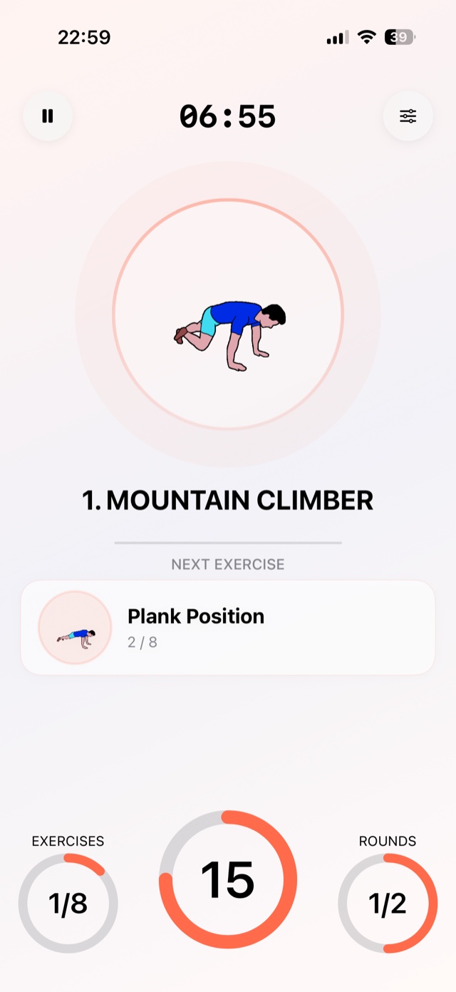HIIT timer running, with the current exercise, the next one and round counters